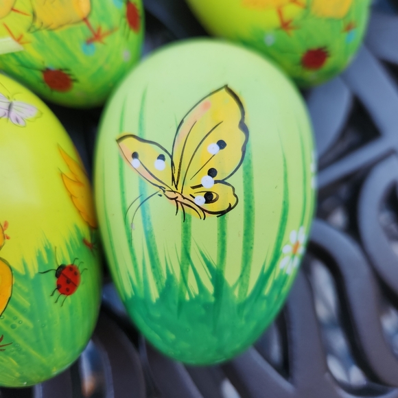7 Painted Hanging Easter Eggs - Picture 5 of 8